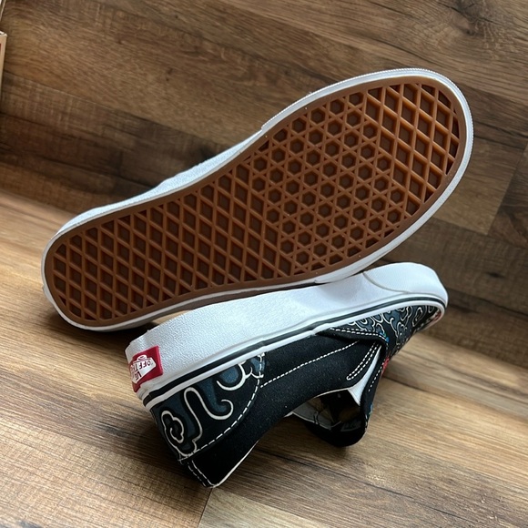 Vans Slip-On Shoes with Tiger and Floral Design - Picture 6 of 9